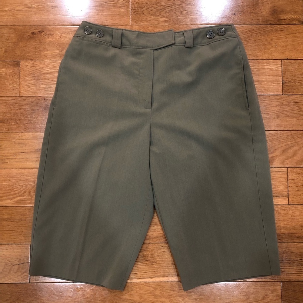 Larry Levine Stretch Olive Dress Bermuda Shorts Size 4